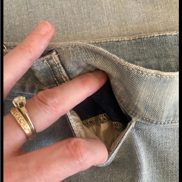 Carve Designs EUC Size 10 High-Rise Coin Pocket Wide Leg Jeans - Picture 3 of 12